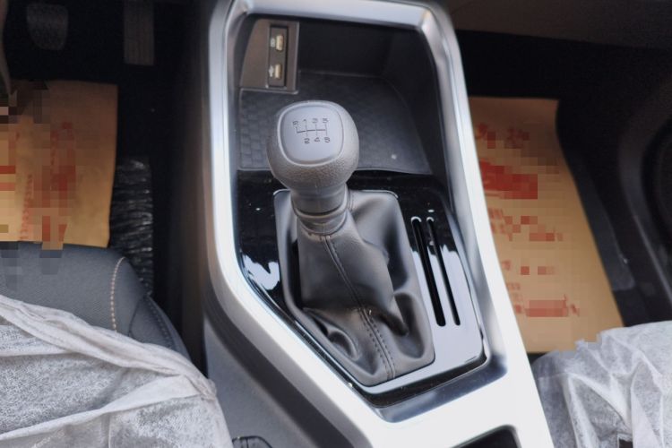 Used Wuling Jiachen 2022 1.5L Manual Enjoyment Elite Model Gear Lever