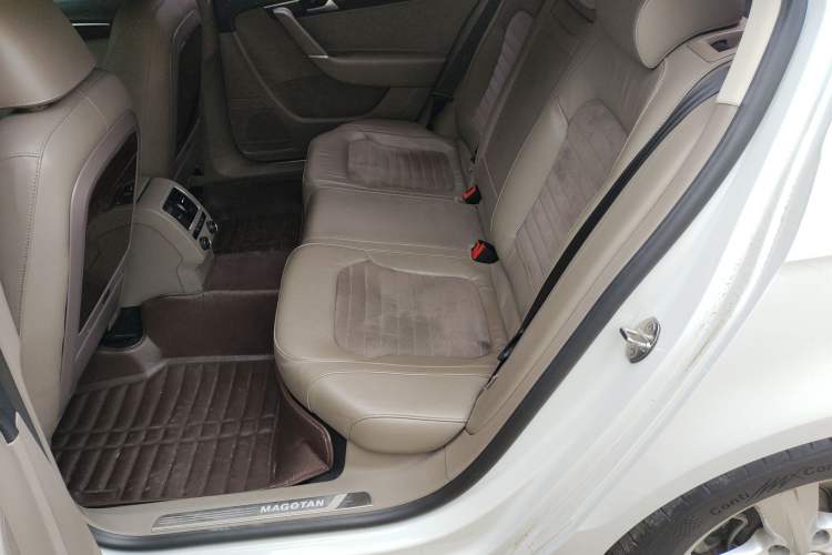 Used Volkswagen Magotan 2015 Revised Version 2.0 TSI Prestige Edition Left Rear Seat