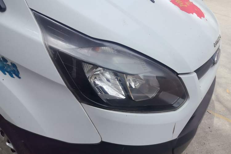 Used Ford Transit 2017 2.0T Diesel Multi-Purpose Commercial Vehicle Mid-Drive Mid-Roof China IV Standard