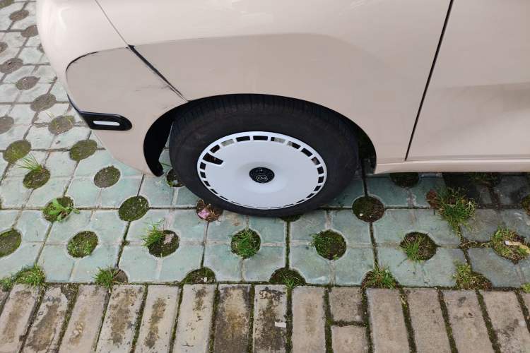 Used Chery QQ Ice Cream 2024 Edition Youth Version 205km Sundae