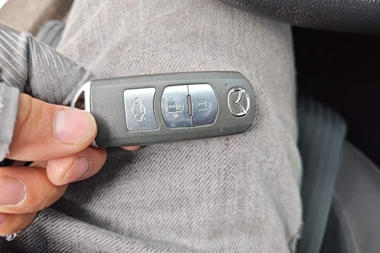 Used Mazda 3 Axela 2014 Sedan 1.5L Manual Comfort Model