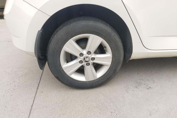 Used Skoda Fabia 2015 1.4L Automatic Front-Drive Model
