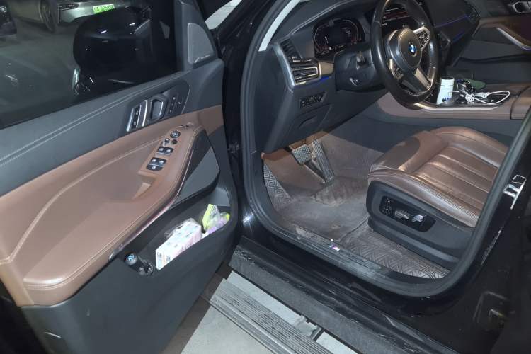 Used BMW X5 2019 xDrive40i Luxury Model with M Sport Package Driver Seat