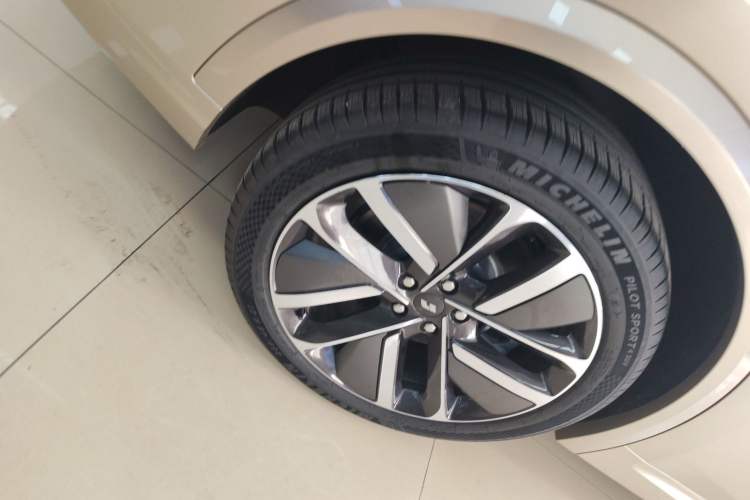 Used Li Auto L8 2024 Ultra Model
