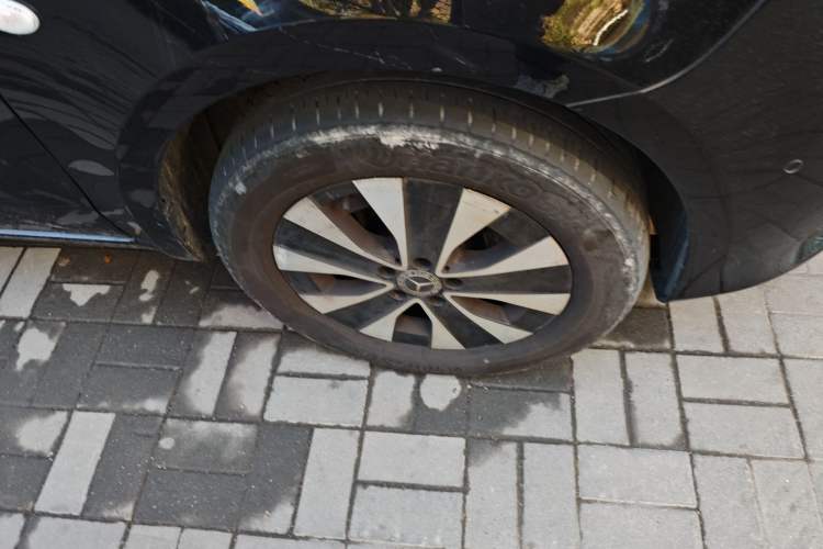 Used Mercedes-Benz Vito 2023 2.0T Business Version 7 Seats Right Front Wheel Hub