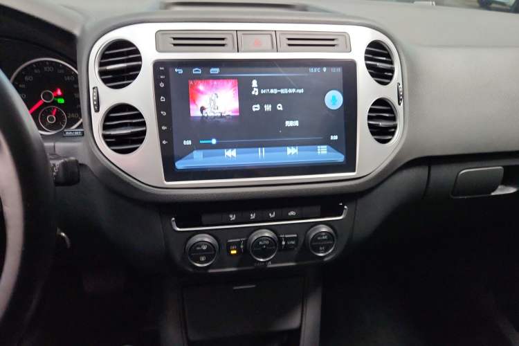 Used Volkswagen Tiguan 2017 300TSI Automatic Two-Wheel Drive Silk Road Comfort Edition Audio And AC Panel