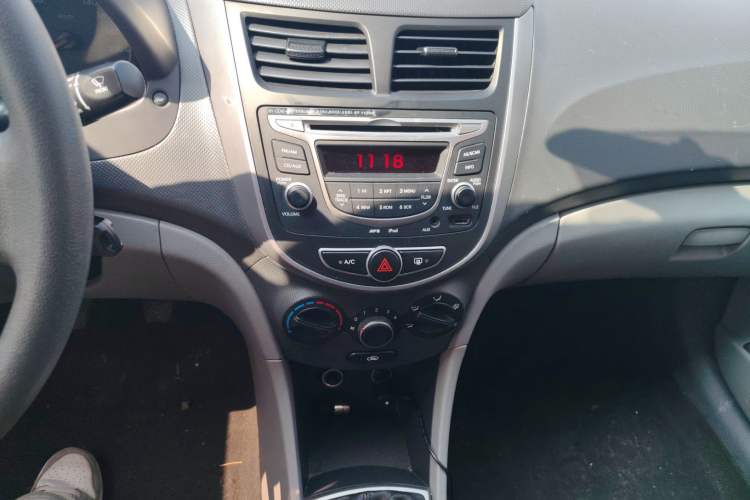Used Hyundai Verna (older generation) 2014 1.4L Manual Smart GLS Trim Audio And AC Panel