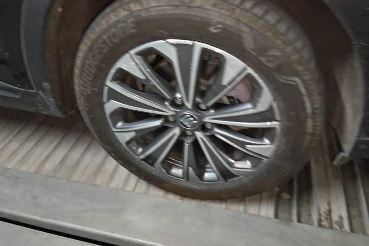 Used Buick Envision 2024 Encore Plus 28T AWD Luxury Edition Right Front Wheel Hub