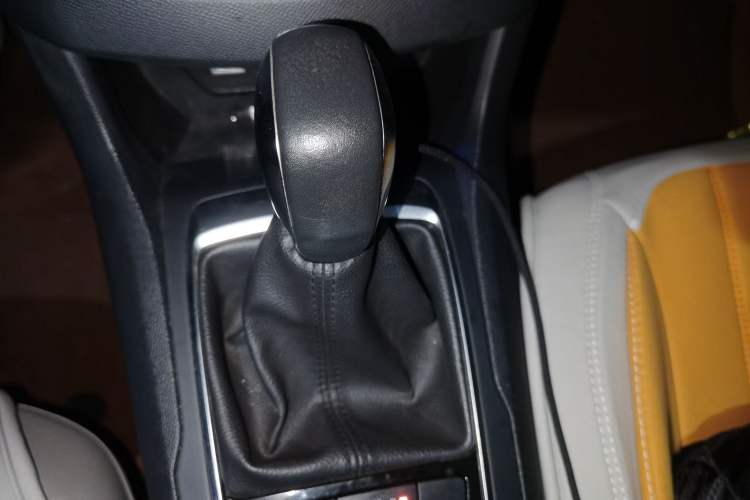 Used Peugeot 308S 2015 1.2T Automatic Jingchi Edition Gear Lever
