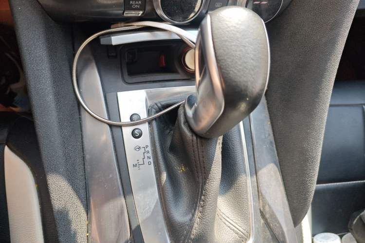 Used DS 5 2015 1.6T Luxury Edition THP160 Gear Lever