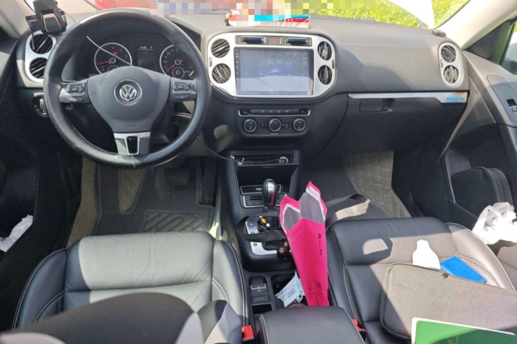 Used Volkswagen Tiguan 2016 280TSI Automatic Two-Wheel Drive Silk Road Comfort Edition Center Console