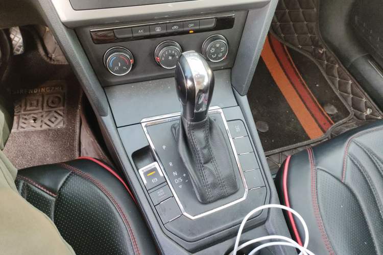 Used Volkswagen Lamando 2015 230TSI DSG Fashion Edition
