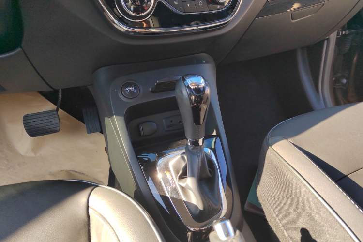 Used Renault Captur 2015 1.2T Automatic Luxury First Edition
