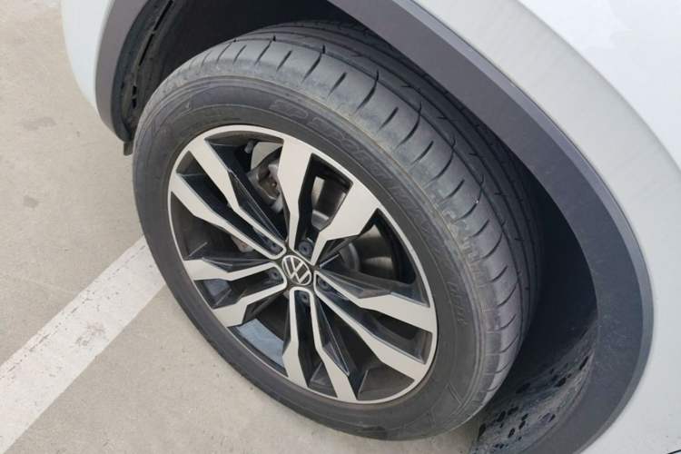 Used Volkswagen Tayron 2022 380TSI Four-Wheel Drive R-Line Connected Version Left Front Wheel Hub
