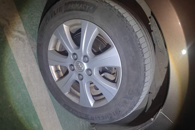 Used Buick GL8 2014 3.0L XT Luxury Business Flagship Edition Right Front Wheel Hub