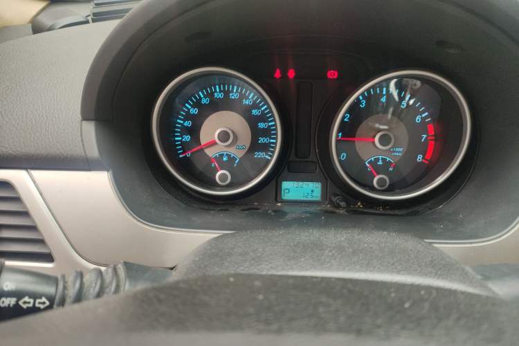 Used Buick Excelle 2013 1.5L Automatic Classic Model Odometer Close Up