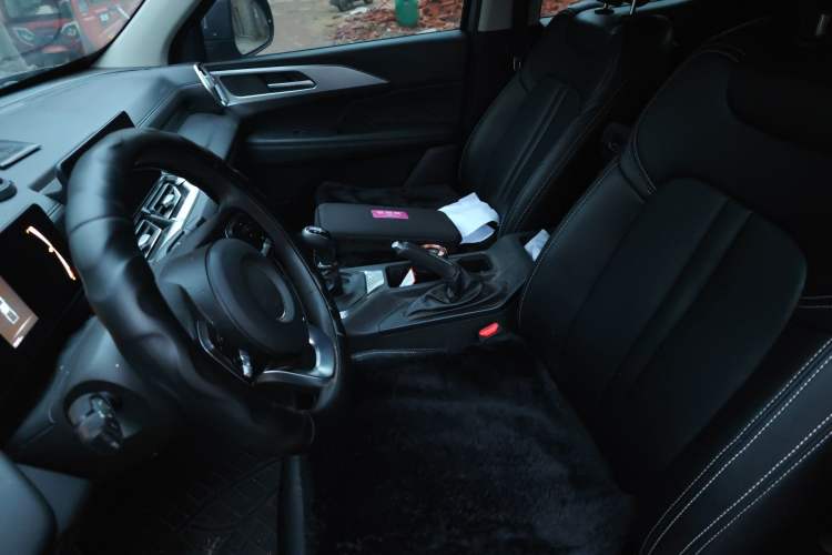 Used Great Wall King Kong Poer 2022 2.0T Manual Diesel Two-Wheel Drive Elite Version with Long Bed GW4D20M Left Front Seat