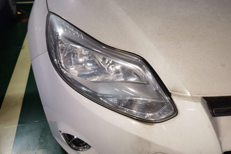 Used Ford Focus 2015 Sedan 1.6L Automatic Trend Model Right Front Headlight