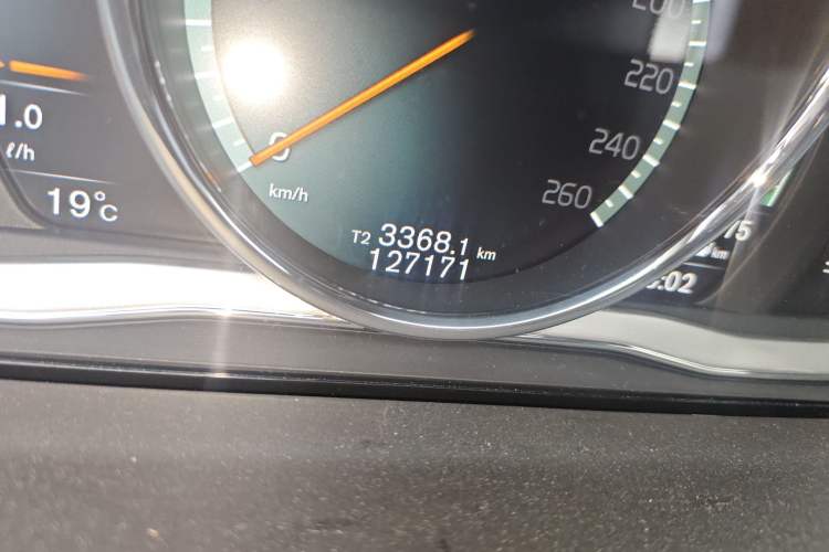 Used Volvo S60 2018 S60L T4 Smart & Ambitious Edition Odometer Close Up