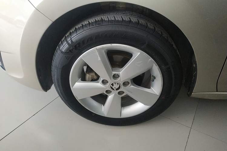 Used Skoda Rapid 2013 1.6L Automatic Smart Selection Model