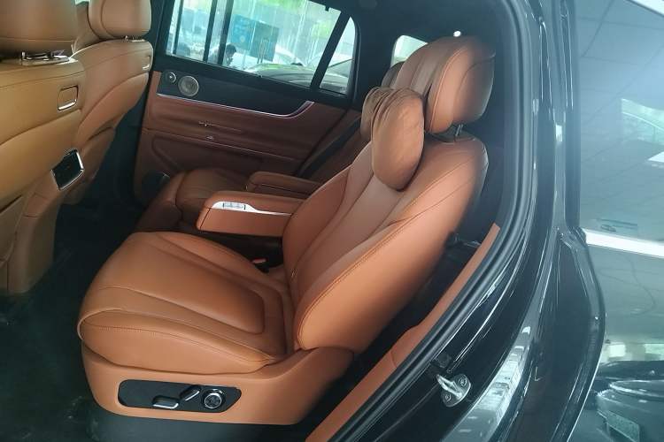 Used Hima AITO M9 2024 Range-Extended Ultra Version 42 kWh 6-Seater Model Left Rear Seat