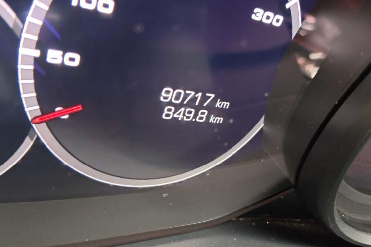 Used Porsche Panamera 2019 Panamera 2.9T Odometer Close Up