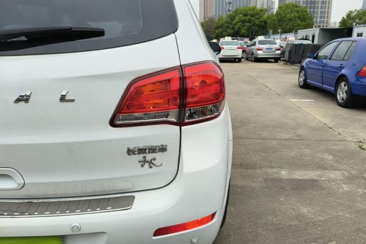 Used Haval H6 2016 Upgraded Model 1.5T Manual Two-Wheel Drive Elite Version Right Rear Taillight