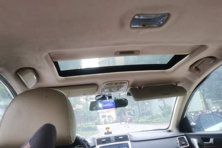 Used Haval H6 2013 Upgraded Model 2.4L Automatic Two-Wheel Drive Prestige Version
