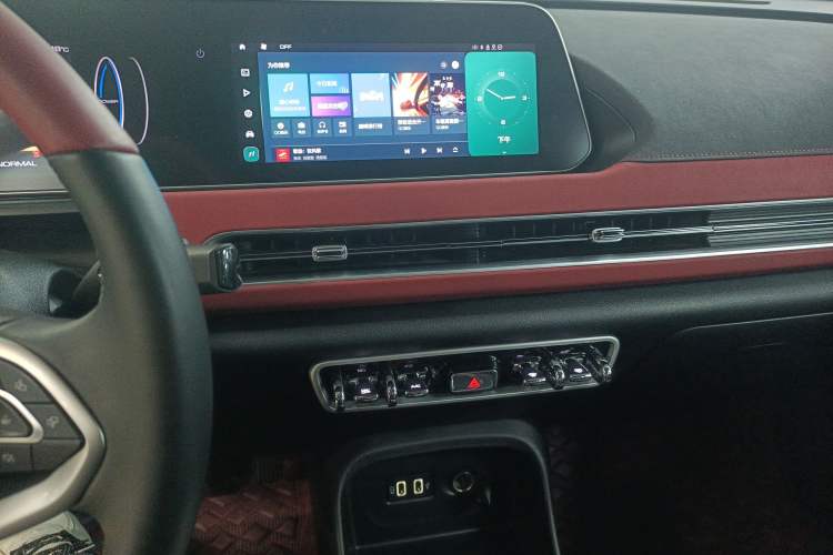 Used ORA Good Cat GT 2022 Mulan Edition 401 km Standard Range Audio And AC Panel