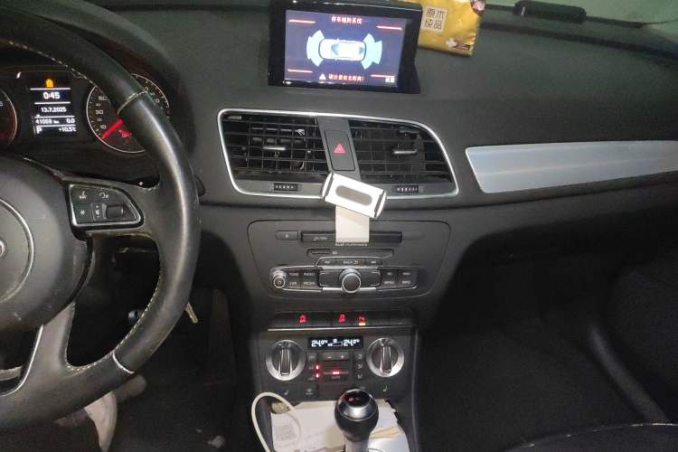 Used Audi Q3 2015 35 TFSI Comfort Model Audio And AC Panel