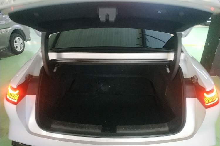 Used Geely Galaxy E8 2025 700 km Long-Range Intelligent Driving Version