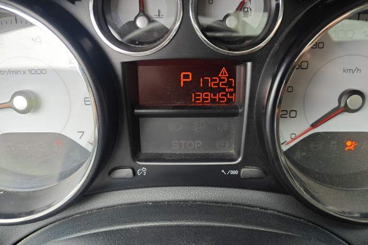 Used Peugeot 308 2014 Enjoyment Edition Classic 1.6L Automatic Fashion Model Odometer Close Up