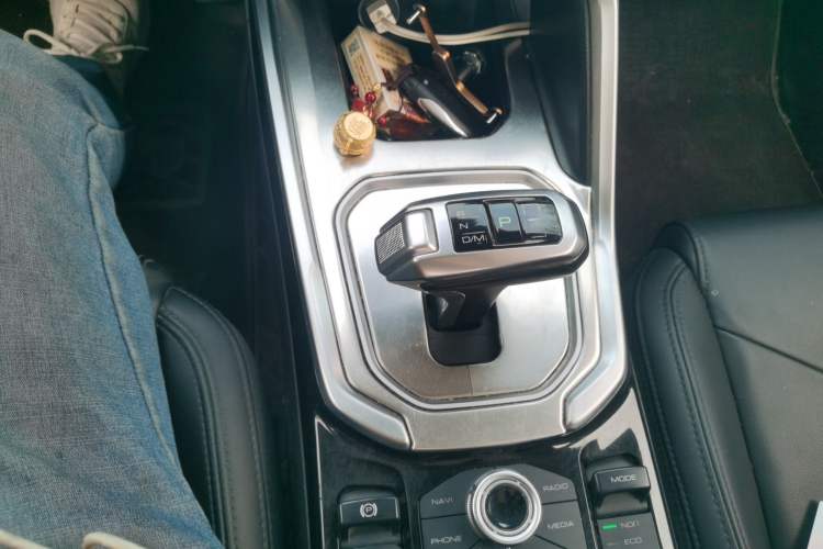 Used Haval H6 2017 Red Label 2.0T Automatic Two-Wheel Drive ZhiShang Model
