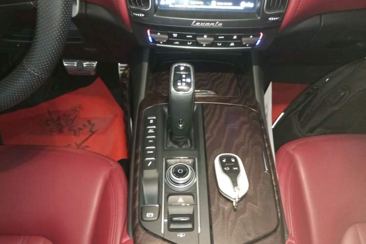 Used Maserati Levante 2019 3.0T Standard Version China VI Gear Lever