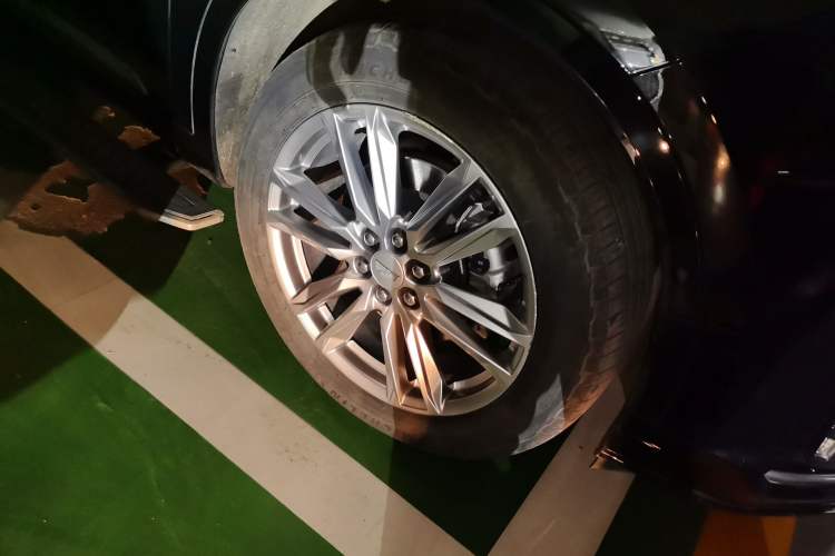 Used Cadillac XT6 2021 2.0T 6-Seater Two-Wheel Drive Luxury Version Right Front Wheel Hub