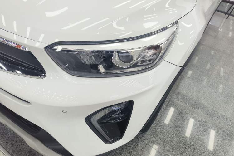 Used Kia kx1 Stonic 2021 1.4L CVT Fun & Sunroof Model
