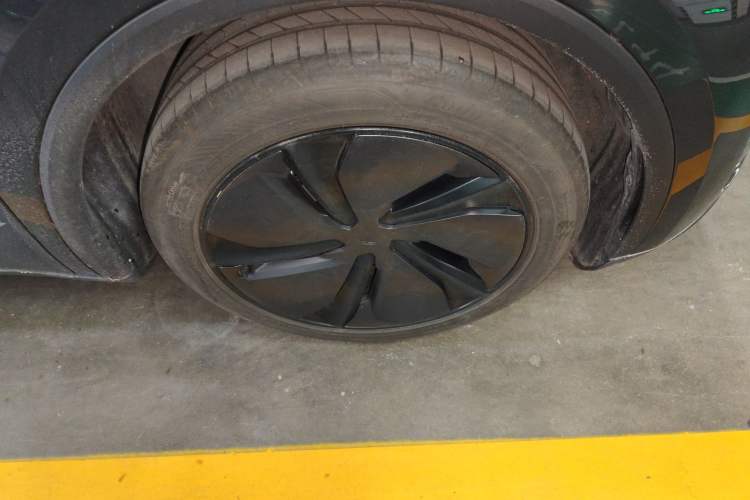 Used Tesla Model Y 2025 Rear-Wheel-Drive Version Right Front Wheel Hub