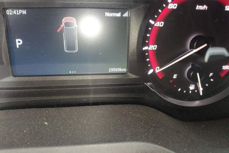 Used SAIC MAXUS Xintu V90 2024 ZhiJie 2.0T Automatic Front-Drive Long-Wheelbase High-Roof Model with Single Rear Tire 6/7 Seats