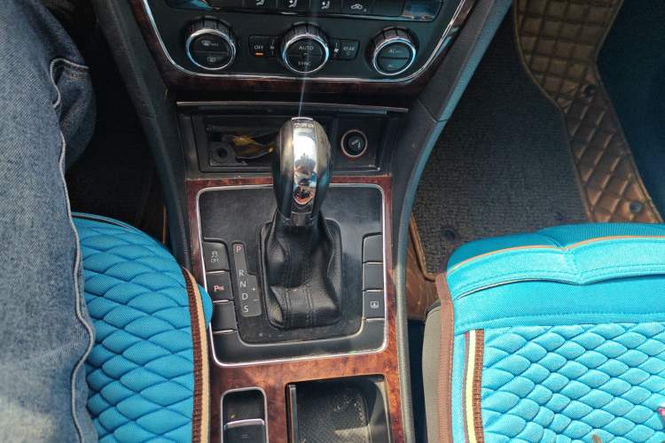 Used Volkswagen Passat 2011 2.0 TSI DSG Premium Edition Gear Lever