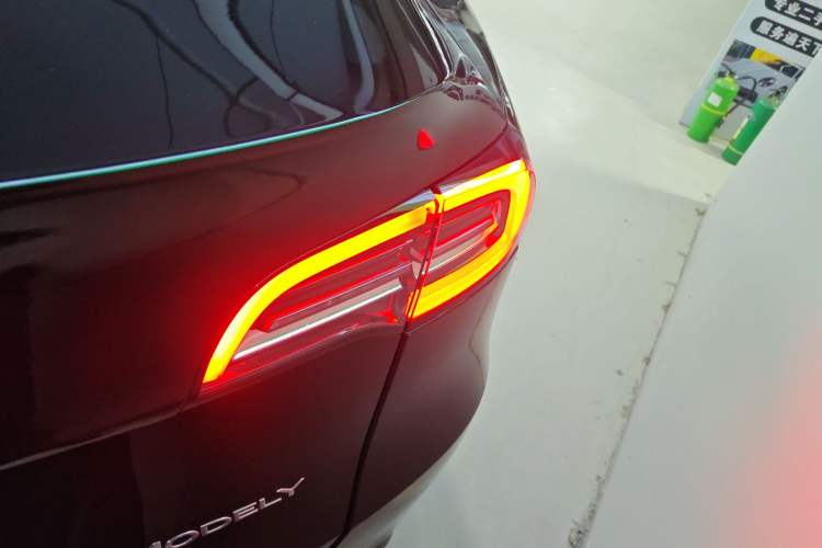 Used Tesla Model Y 2021 Standard Range Rear-Wheel Drive Version