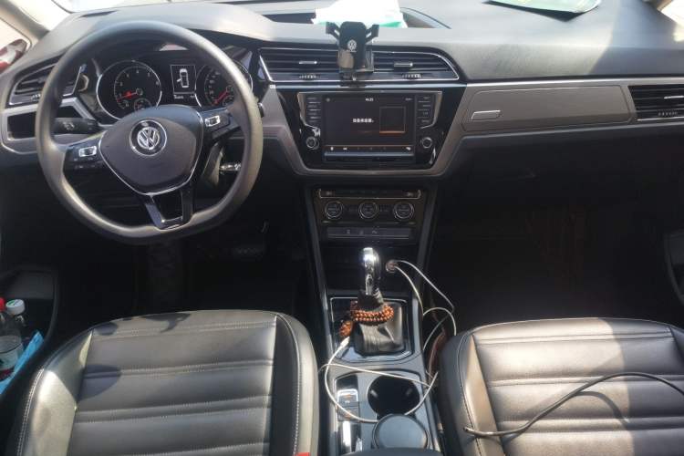 Used Volkswagen Touran 2018 Volkswagen Touran L 280TSI DSG Comfort Edition 7 Seats China V Emission Standard Center Console