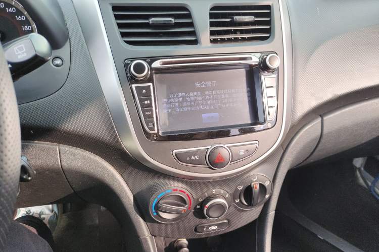 Used Hyundai Verna Ray 2014 1.4L Automatic GLX
