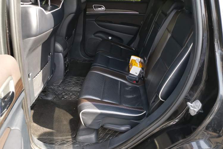 Used Jeep Grand Cherokee 2015 3.6L Luxury Navigation Edition
