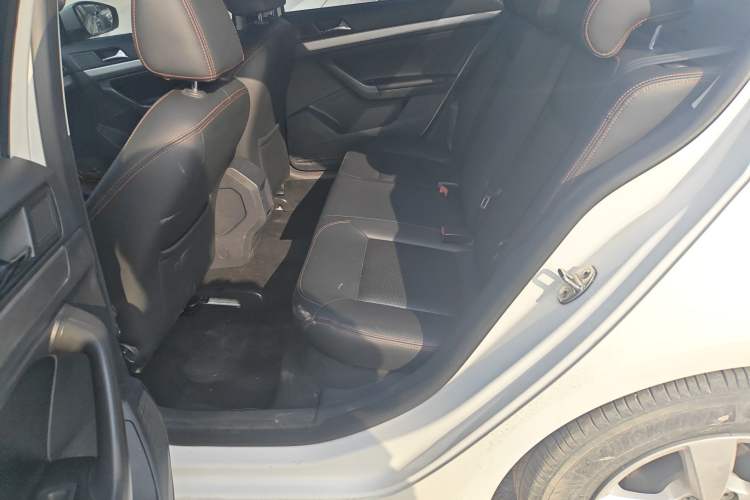 Used Volkswagen Lavida 2015 1.6L Manual Fashion Edition
