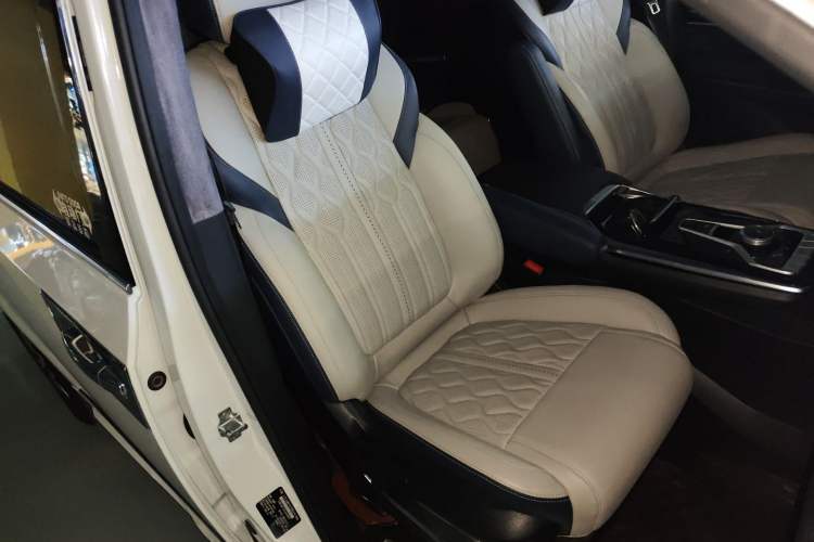 Used SAIC MAXUS G20 2021 PLUS 2.0T Gasoline Automatic Luxury Edition Right Front Seat