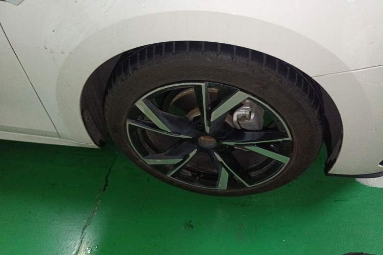 Used Skoda Octavia 2021 PRO TSI280 DSG Luxury Edition Right Front Wheel Hub