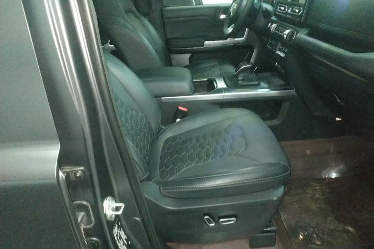 Used 212 T01 2024 2.0T Explorer
