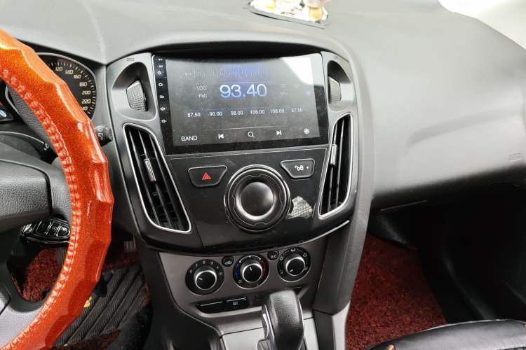 Used Ford Focus 2012 Hatchback 1.6L Automatic Comfort Model Audio And AC Panel