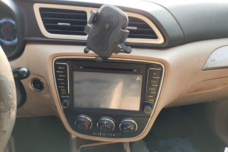 Used FAW Junpai D60 2016 1.5L Manual Luxury Version Audio And AC Panel