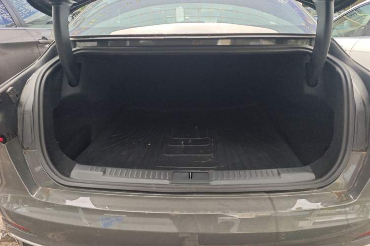 Used Lincoln Z 2025 2.0T Prestige Edition Trunk